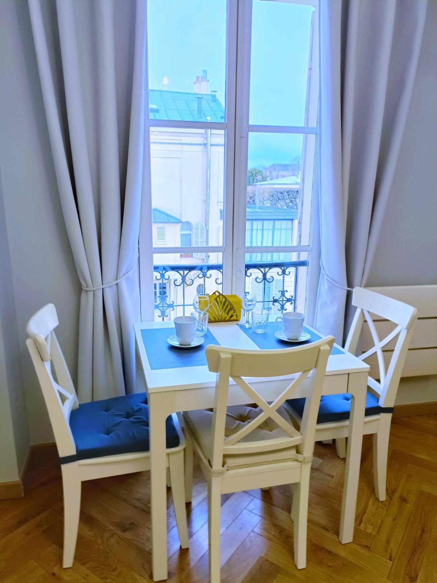 Ferienwohnung Au Petit Trianon Bleu Versailles Exterior foto